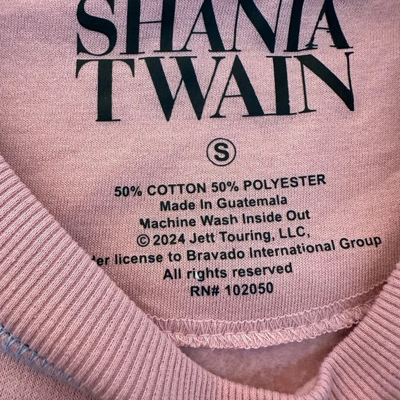 SHANIA TWAIN “That Don’t Impress Me Much” Small Blush Sweatshirt BNWT - Picture 4 of 8